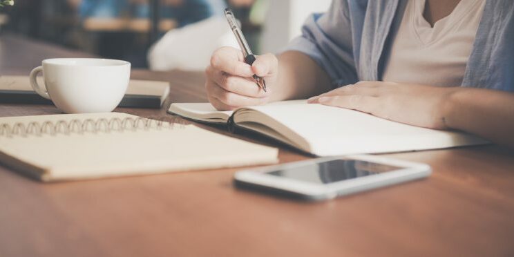 adult-asian-banking-733856-811×372