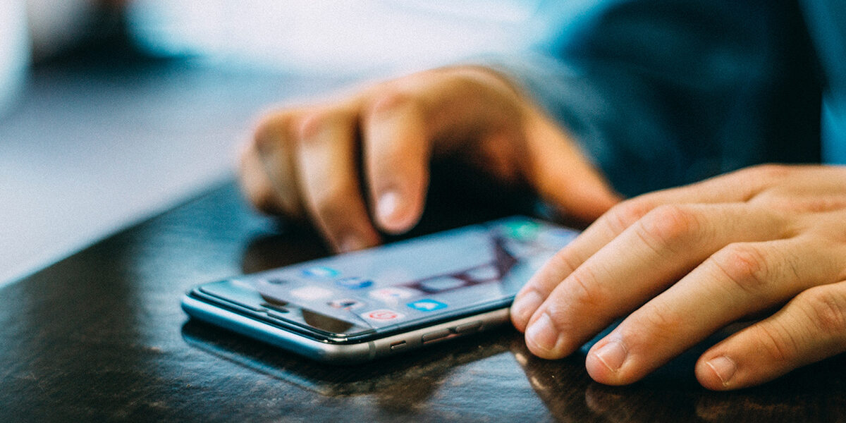 1200_pexels-adrianna-calvo-393034