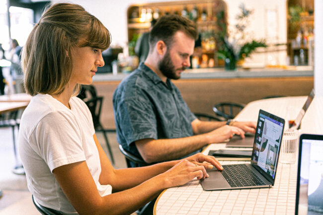 1200_woman_laptop
