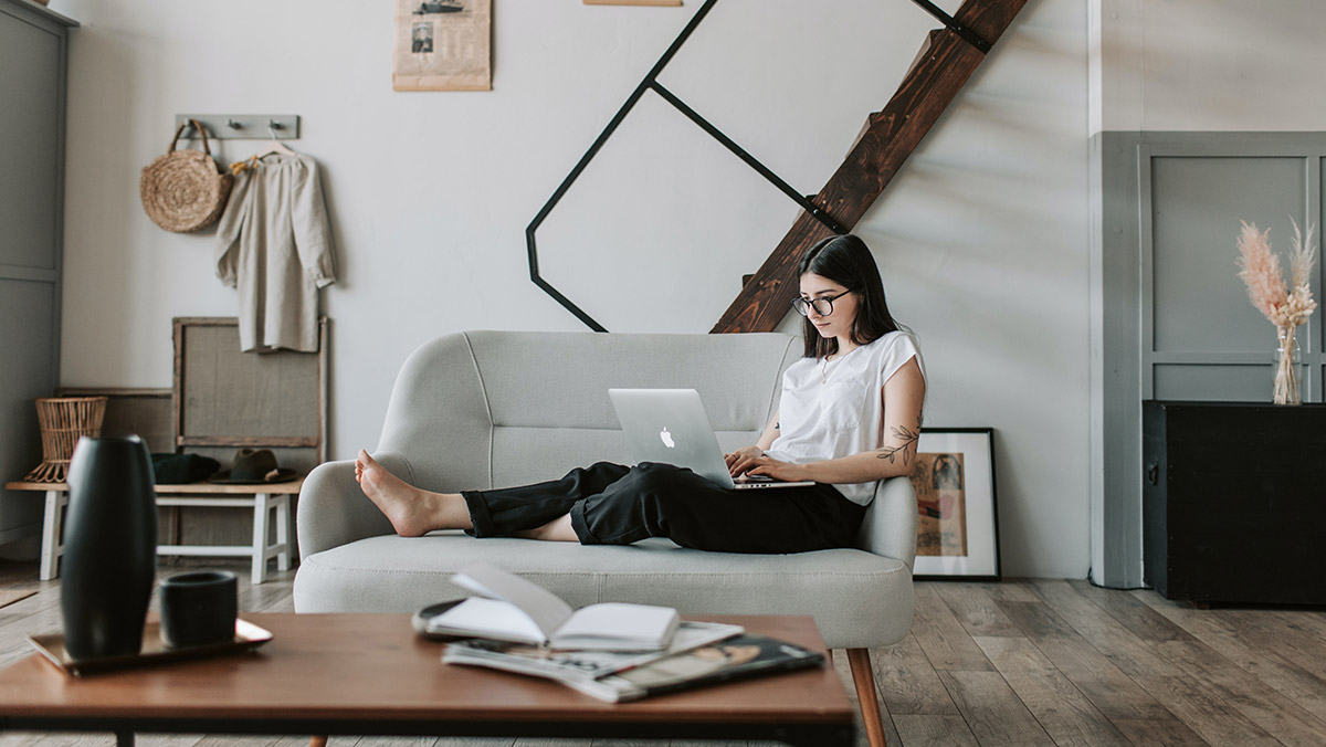 1200_online_shopping_on_couch